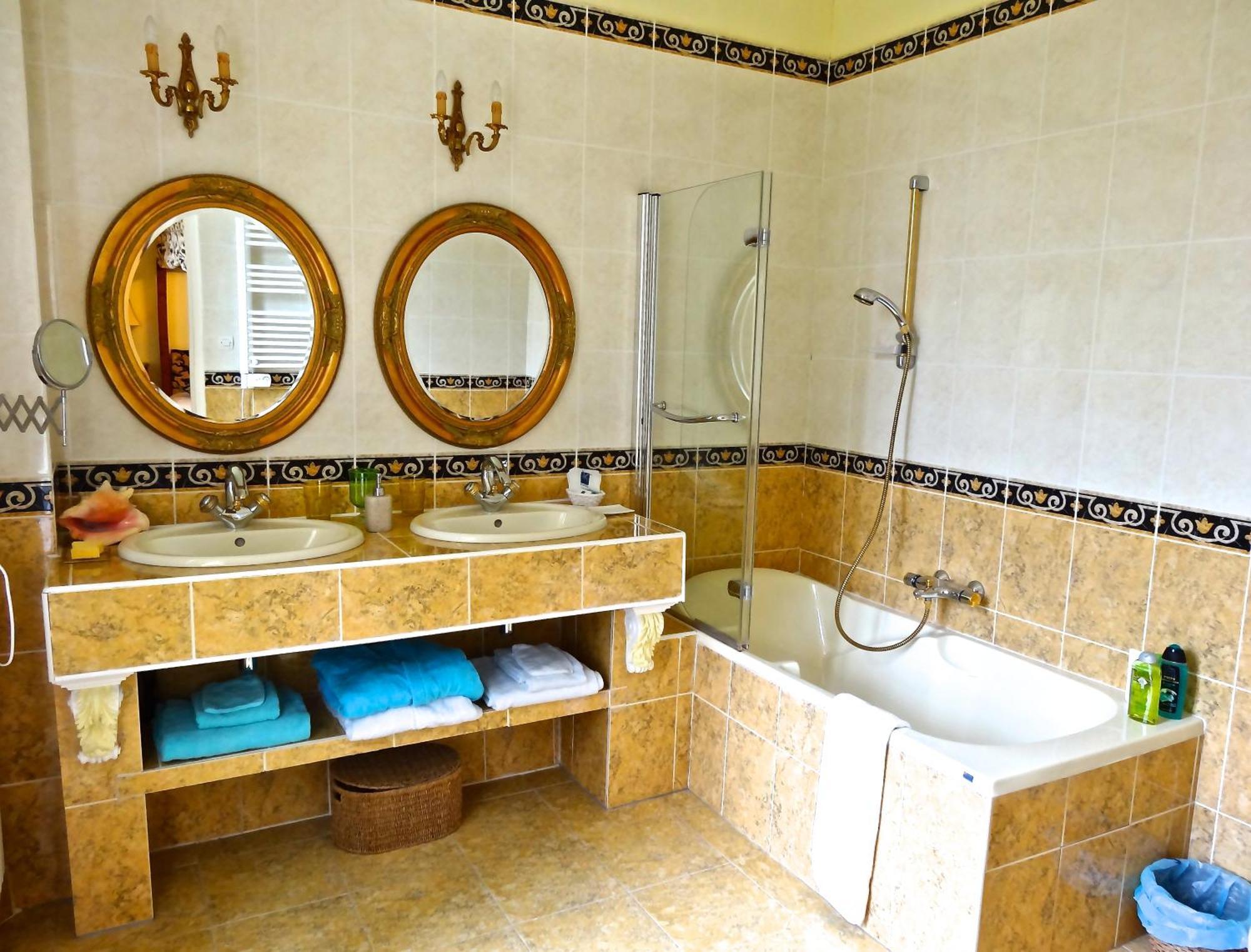 Tournon-Saint-Pierre 샤또 레 발레 B&B 외부 사진